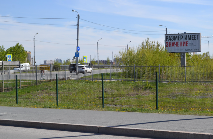 Фотография рекламного носителя, тип: Билборд 3x6, адрес: Алебашевская ул., д.9, Тюмень, Тюменская область, Россия. Сторона A1-A3 №978717