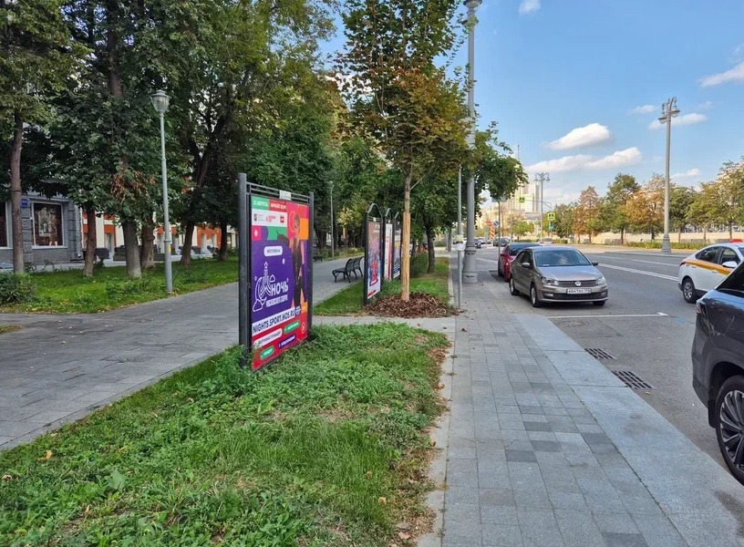 Фотография рекламного носителя, тип: Афиша 1.75x1.8, адрес: Космодамианская наб., д.40/42, стенд 3, Москва, Россия. Сторона A №961351