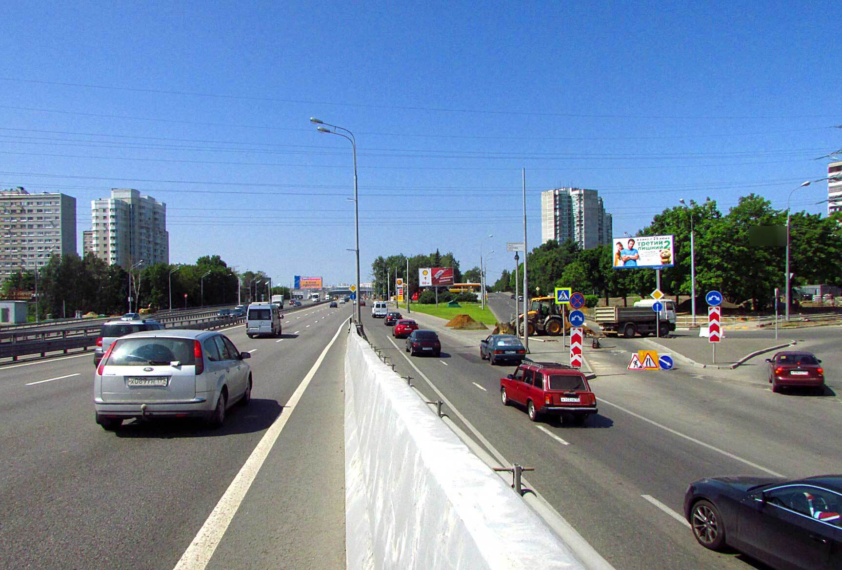 Фотография рекламного носителя, тип: Билборд 3x6, адрес: Барвихинская ул., д.4, Москва, Россия. Сторона A №16074