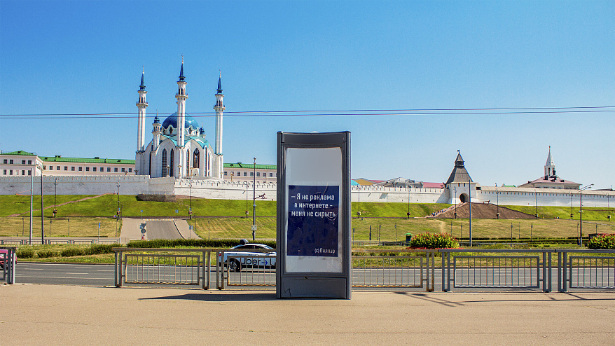 Фотография рекламного носителя, тип: Пиллар 3x1.4, адрес: Тысячелетия пл., от Кремлевская наб., до Ташаяк ул., поз.3, Казань, Республика Татарстан, Россия. Сторона C №686041