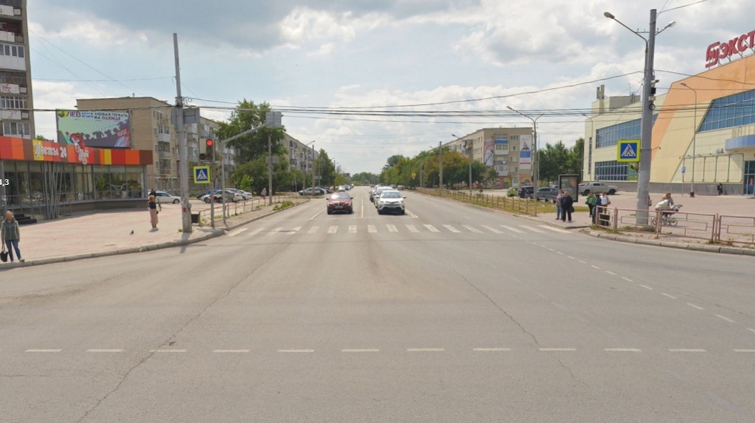 Фотография рекламного носителя, тип: Медиафасад, адрес: Кунавина-Победы ул., д.31, Каменск-Уральский, Свердловская область, Россия. Сторона Б №1397688