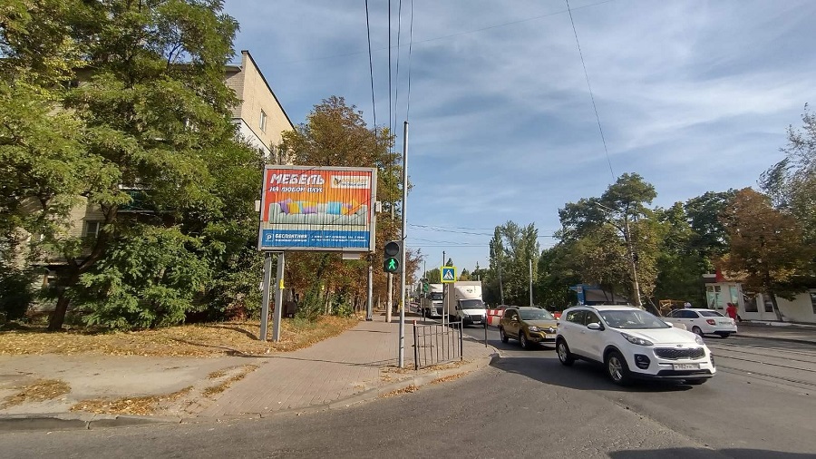 Фотография рекламного носителя, тип: Ситиборд 2.7x3.7, адрес: Сумская ул., д.17 Х Заводская ул., Курск, Курская область, Россия. Сторона Б1-Б3 №708693