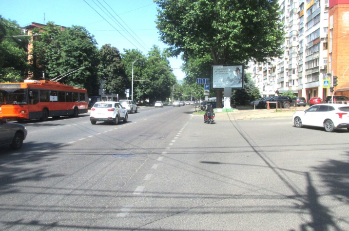 Фотография рекламного носителя, тип: Ситиборд 2.7x3.7, адрес: Ставропольская ул. Х КИМ ул., Краснодар, Краснодарский край, Россия. Сторона A1-A5 №459308