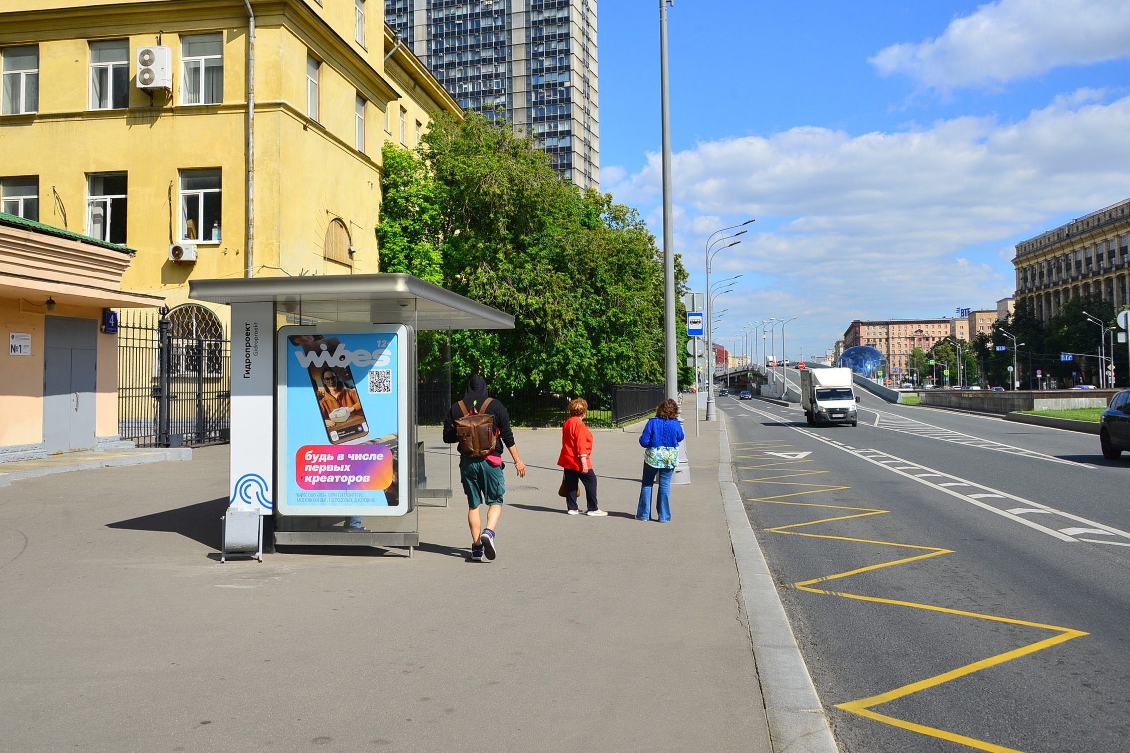 Фотография рекламного носителя, тип: Остановка 1.8x1.2, адрес: Волоколамское ш., д.4, Москва, Россия. Сторона Б №334641