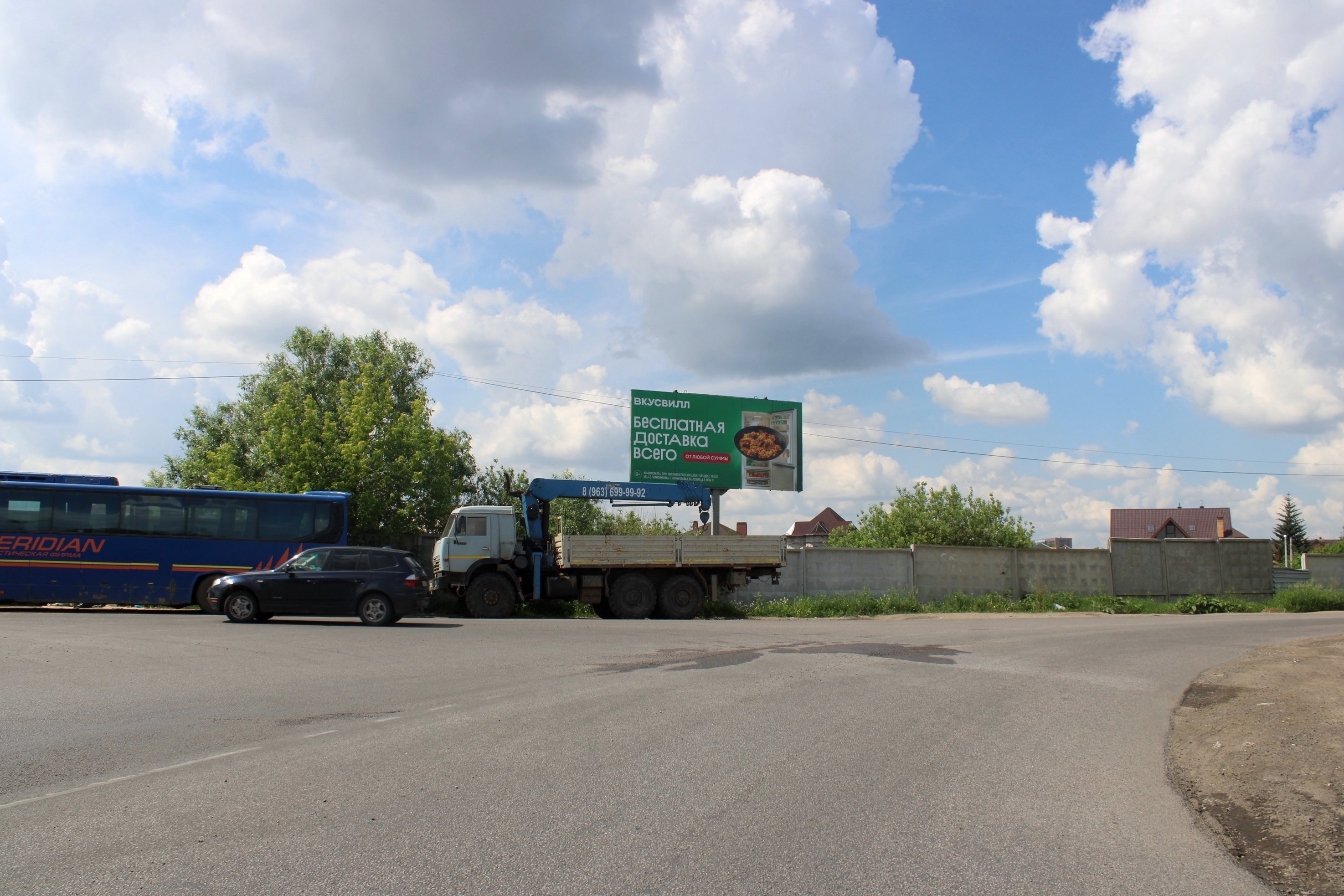 Фотография рекламного носителя, тип: Билборд 3x6, адрес: Развилка пос., 200м до въезда в ЖК Римский, Московская область, Россия. Сторона А №870209