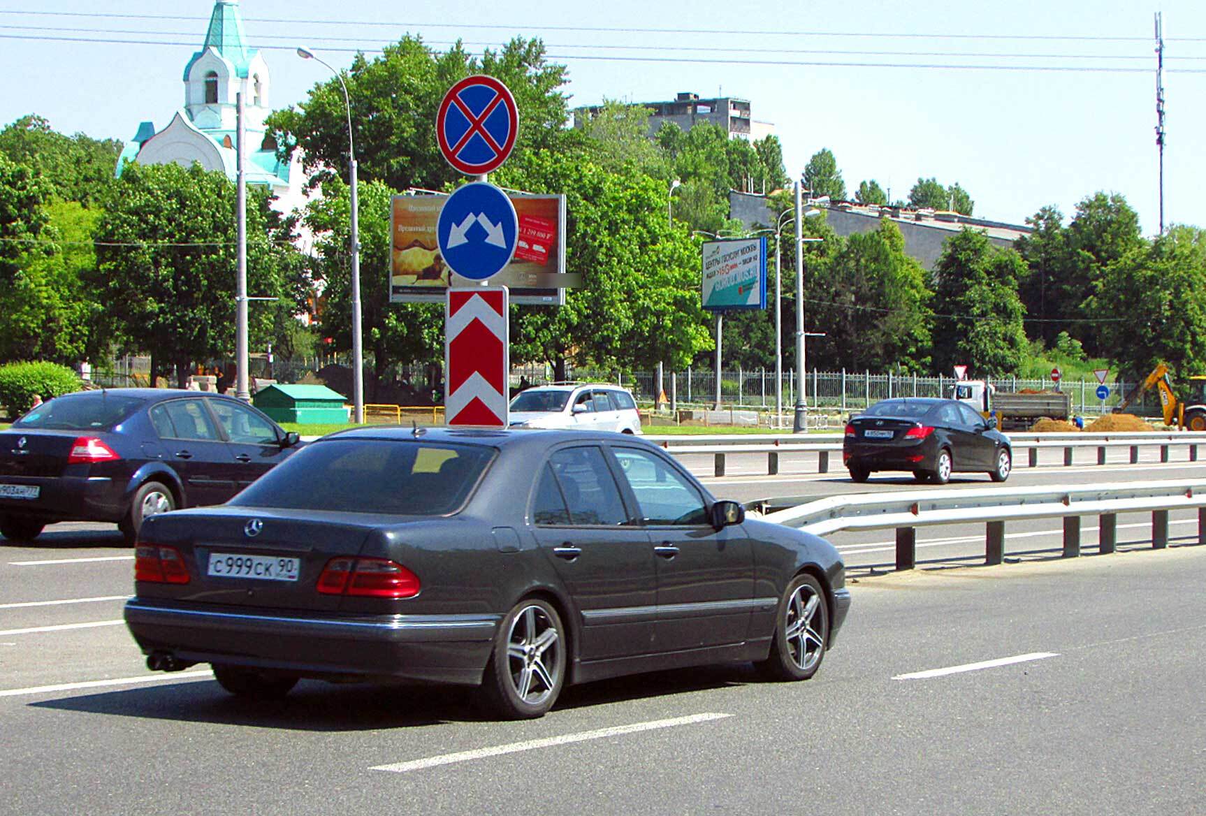 Фотография рекламного носителя, тип: Билборд 3x6, адрес: Барвихинская ул., д.4, Москва, Россия. Сторона B №16075