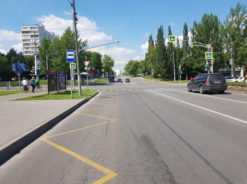 Фотография рекламного носителя, тип: Афиша 1.75x1.8, адрес: Ореховый б-р., д.20, поз.2, стенд 2, Москва, Россия. Сторона A №883805