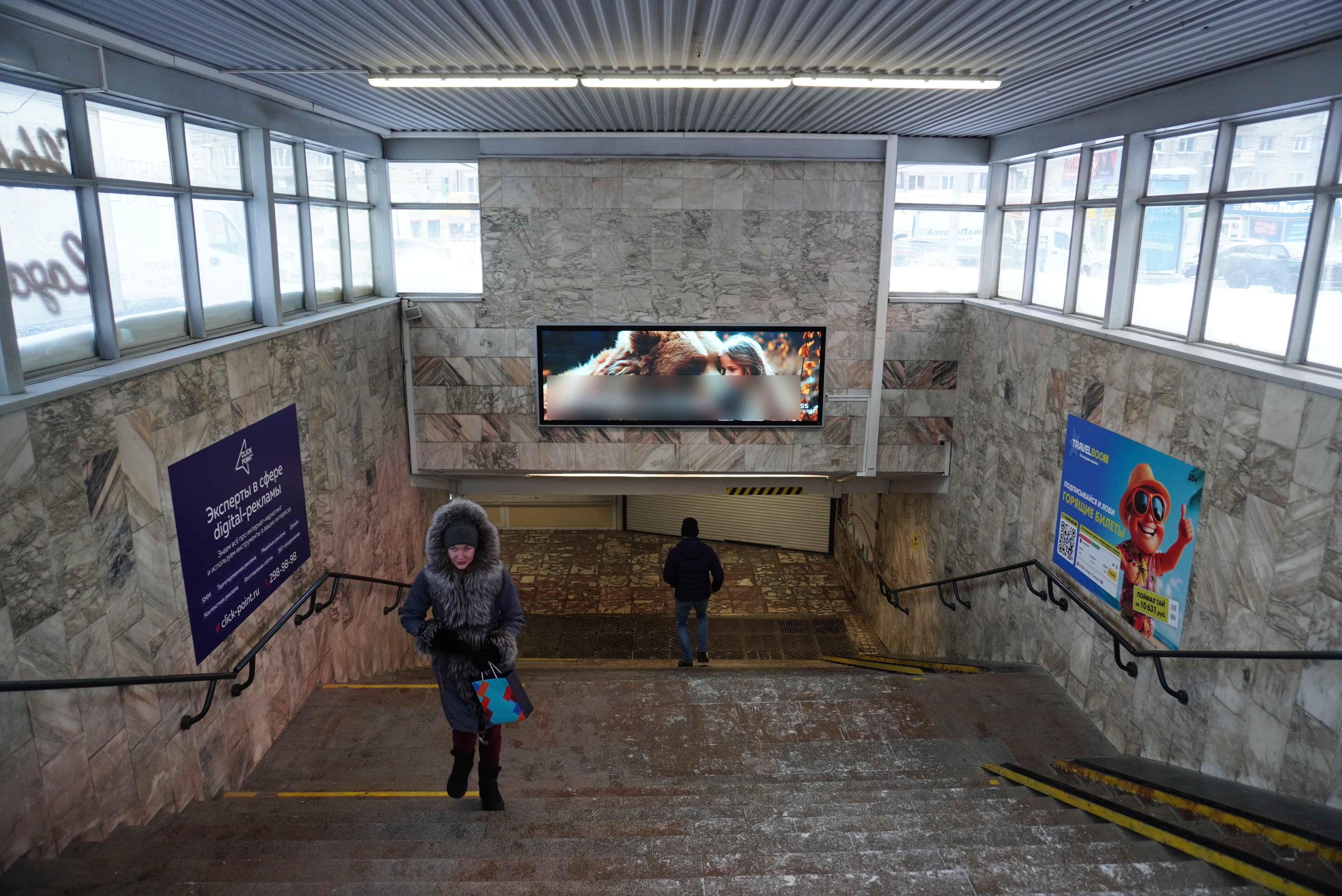 Фотография рекламного носителя, тип: Видеоэкран, адрес: Станция метро «Площадь Маркса», линия Ленинская линия, Новосибирск, Новосибирская область, Россия. Сторона/вариант А1 №1419832
