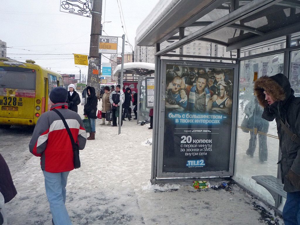 Фотография рекламного носителя, тип: Остановка 1.8x1.2, адрес: Просвещения пр-т., д.19,ост. Станция метро Проспект Просвещения, поз.2, Санкт-Петербург, Россия. Сторона А №129828