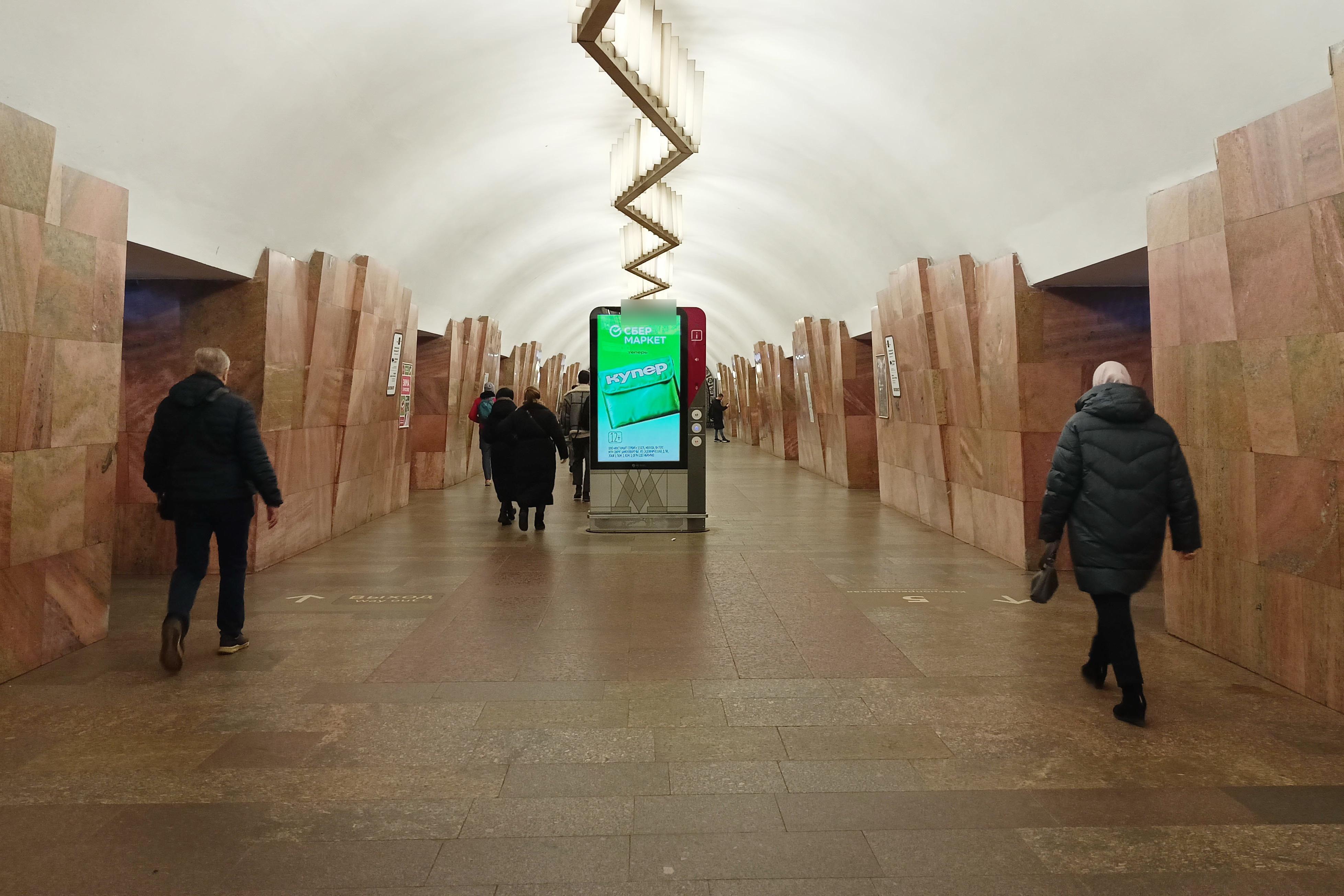 Фотография рекламного носителя, тип: Видеоэкран, адрес: Станция метро «Баррикадная», линия Таганско-Краснопресненская, Москва, Россия. Сторона/вариант А1 №1419992