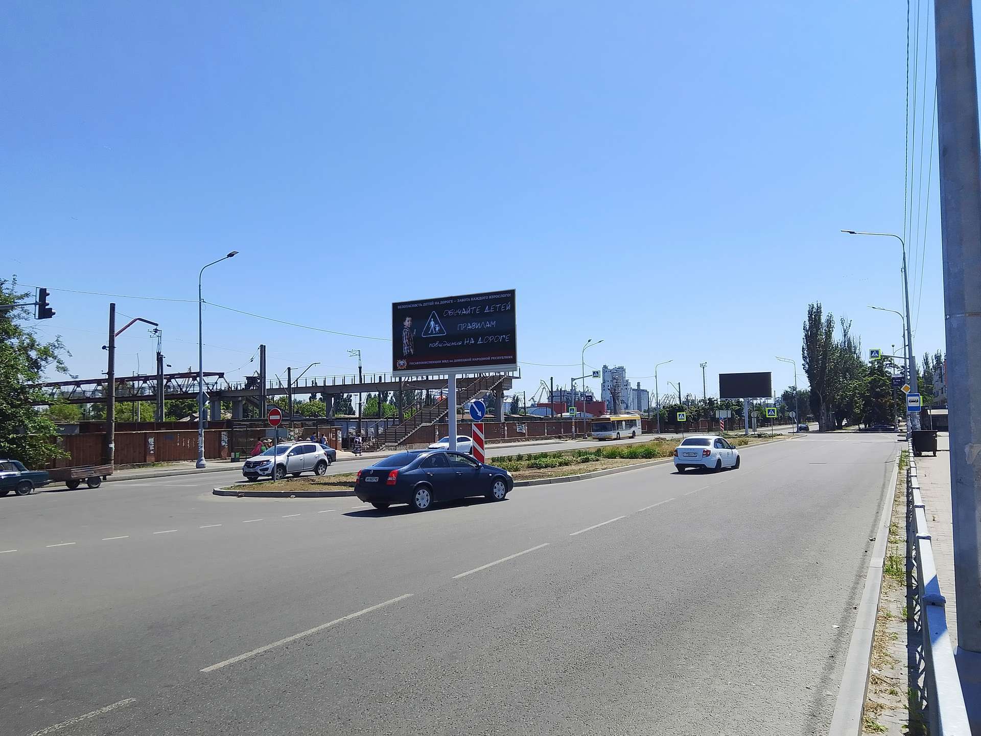 Фотография рекламного носителя, тип: Билборд 3x6, адрес: пр. Лунина на пересечении с пр. Нахимова, Мариуполь, Донецкая область, Россия. Сторона Б1 №1372516