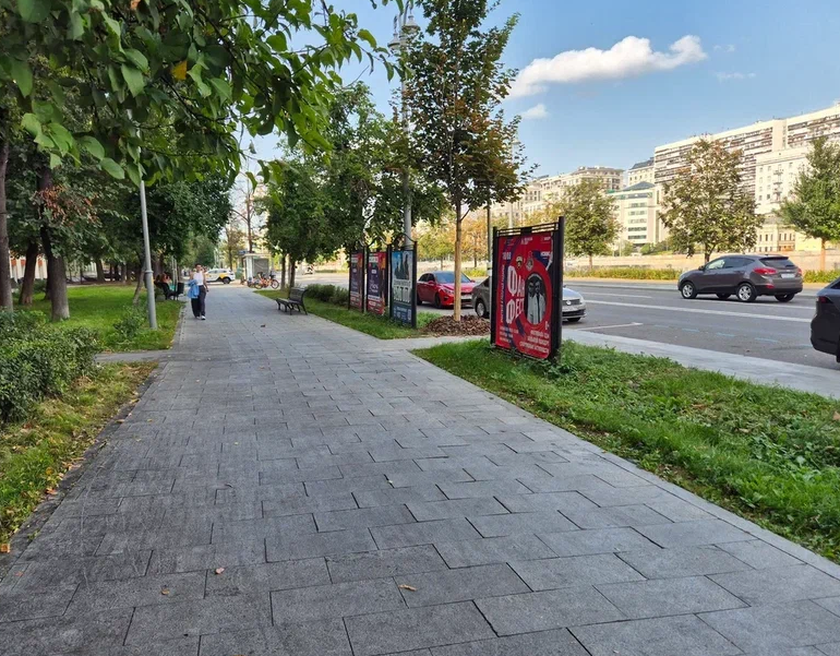 Фотография рекламного носителя, тип: Афиша 1.75x1.8, адрес: Космодамианская наб., д.40/42, стенд 3, Москва, Россия. Сторона B №886805