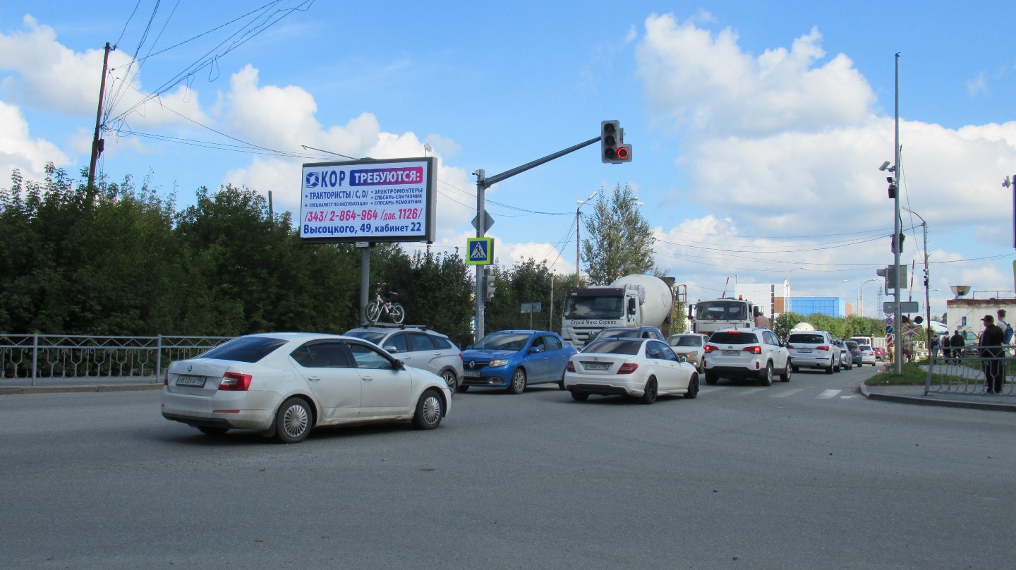 Фотография рекламного носителя, тип: Билборд 3x6, адрес: Высоцкого ул. Х 40-летия Комсомола ул., Екатеринбург, Свердловская область, Россия. Сторона B1-В10 №1021404