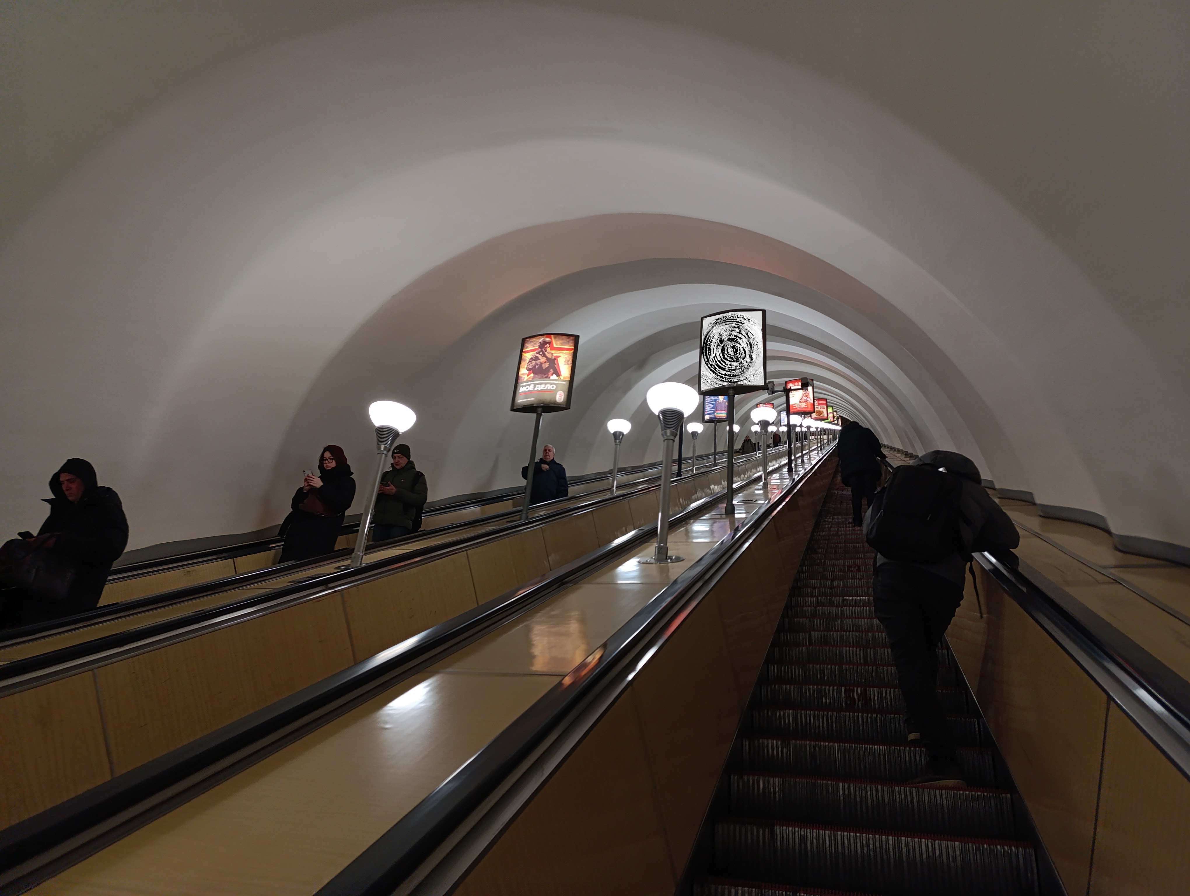 Фотография рекламного носителя, тип: Лайтбокс, адрес: Станция метро «Садовая», линия Фрунзенско-Приморская, Санкт-Петербург, Россия. Сторона/вариант А №1606245
