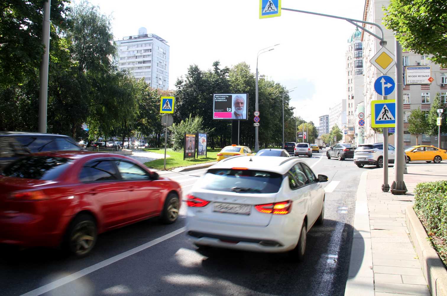 Фотография рекламного носителя, тип: Ситиборд 2.7x3.7, адрес: Оружейный пер, д.25, напротив, Москва, Россия. Сторона А1-А10 №849495