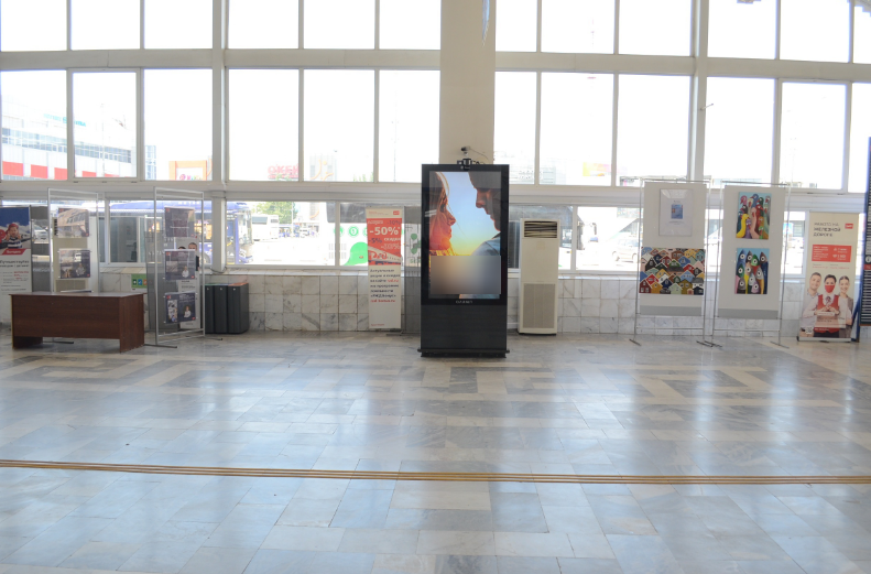 Фотография рекламного носителя, тип: Видеоэкран, адрес: ЖД вокзал «Астрахань», Вокзальная пл., д.20, Астрахань, Астраханская область, Россия. Сторона/вариант А №1326400