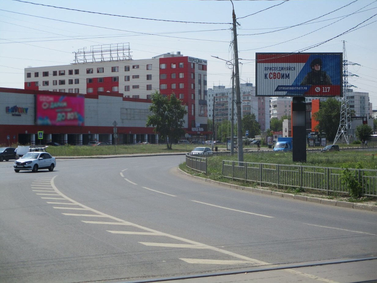 Фотография рекламного носителя, тип: Билборд 3x6, адрес: Комсомольская пл., выезд на Молитвенский мост, Нижний Новгород, Нижегородская область, Россия. Сторона Б1-Б3 №780782