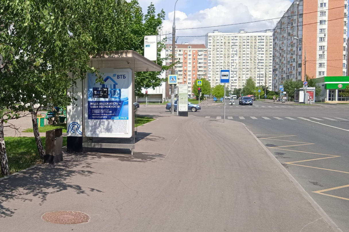 Фотография рекламного носителя, тип: Остановка 1.8x1.2, адрес: Татьяны Макаровой ул. Х Святоозерская ул., д.10, Москва, Россия. Сторона Б №955865