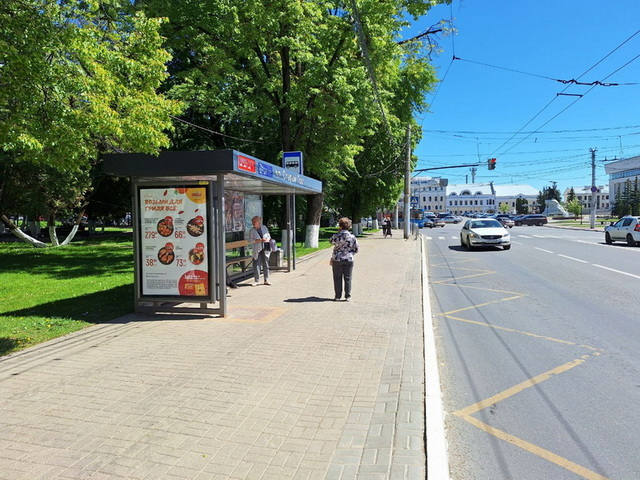 Фотография рекламного носителя, тип: Остановка 1.8x1.2, адрес: Старый Торг пл., Калуга, Калужская область, Россия. Сторона B1-В5 №992661
