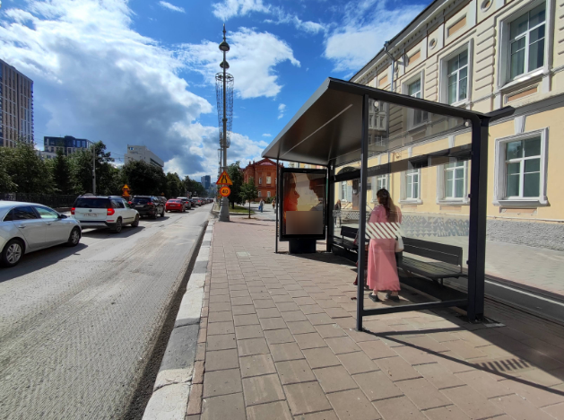 Фотография рекламного носителя, тип: Остановка 1.8x1.2, адрес: Ленина пр-т., д.13б Х Жукова ул., поз.1, Екатеринбург, Свердловская область, Россия. Сторона А №141290