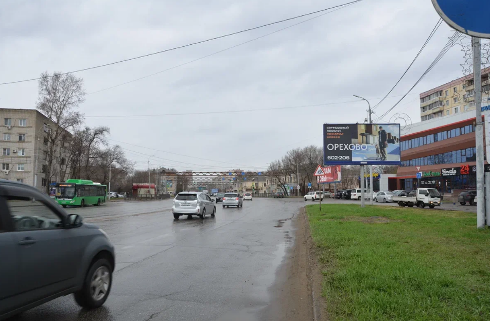 Фотография рекламного носителя, тип: Билборд 3x6, адрес: Павла Морозова ул. Х Шевчука ул., д.28а, Хабаровск, Хабаровский край, Россия. Сторона А №971551