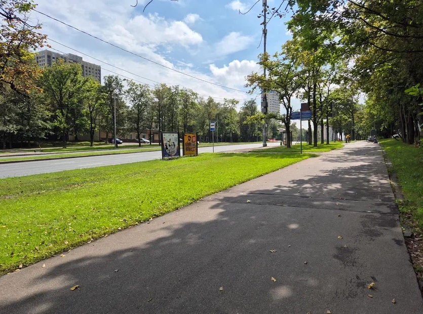 Фотография рекламного носителя, тип: Афиша 1.75x1.8, адрес: Профсоюзная ул., д.46 кор 1 поз 1, стенд 2, Москва, Россия. Сторона B №1382231