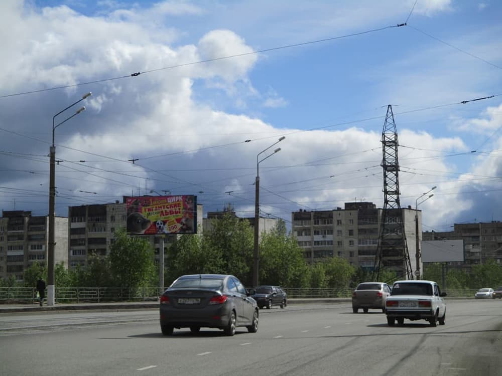 Фотография рекламного носителя, тип: Билборд 3x6, адрес: Космонавтов ул. №2, д.2, поз.2, Нижний Тагил, Свердловская область, Россия. Сторона В №1429224