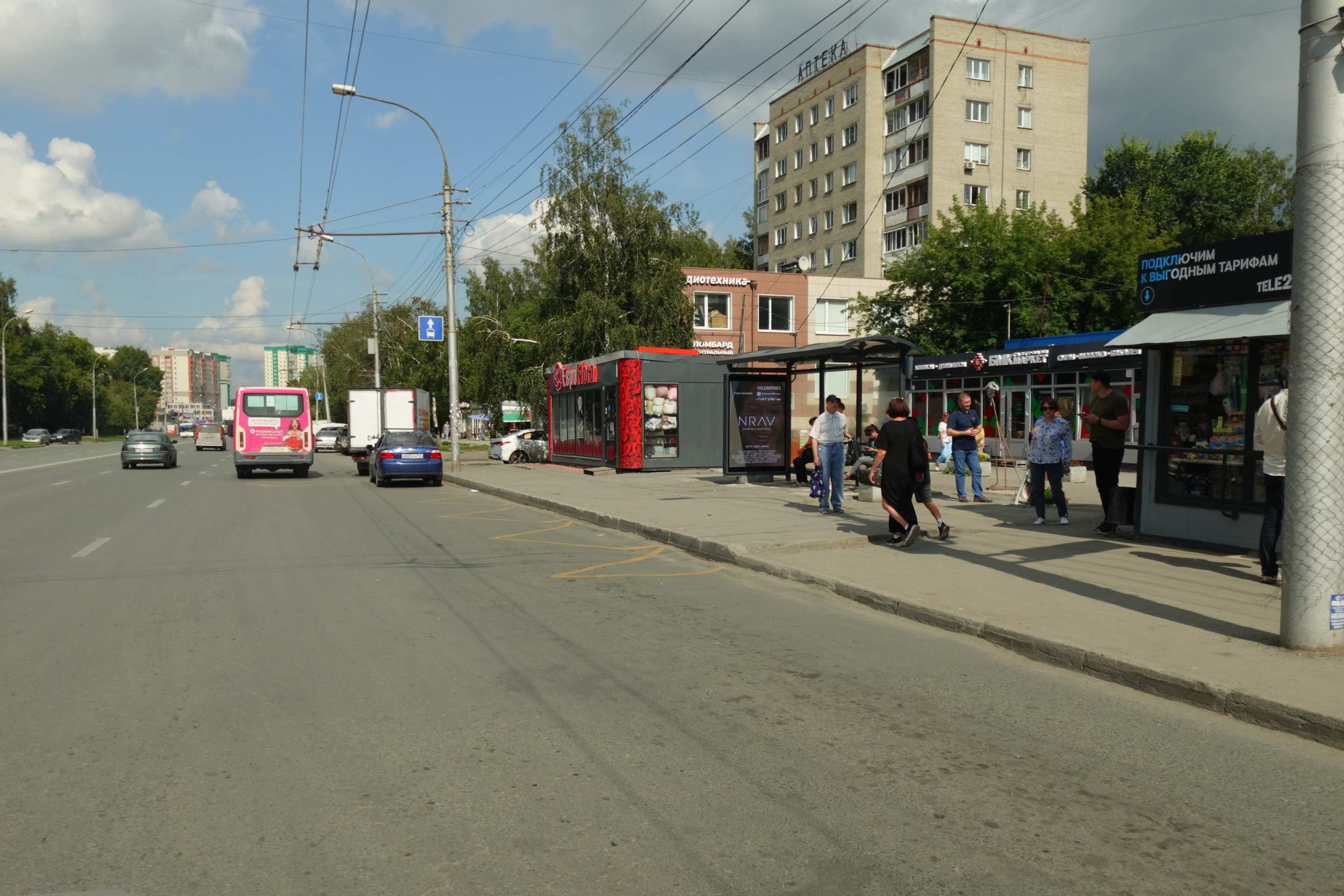 Фотография рекламного носителя, тип: Остановка 1.8x1.2, адрес: Бориса Богаткова ул., д.250, Новосибирск, Новосибирская область, Россия. Сторона А1 №1327137