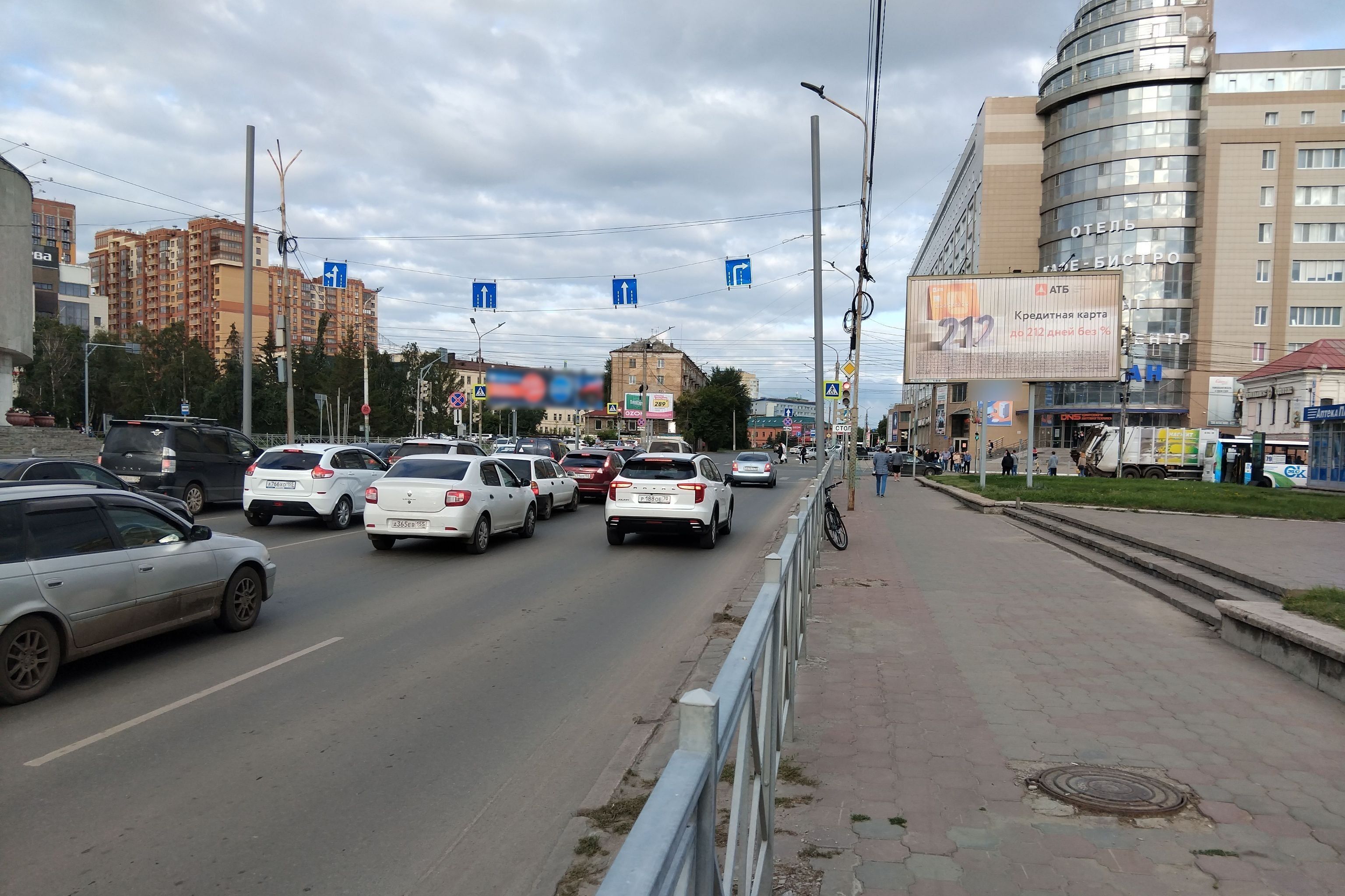 Фотография рекламного носителя, тип: Билборд 3x6, адрес: Фрунзе ул. Х Герцена ул., Омск, Омская область, Россия. Сторона А1-А3 №420290