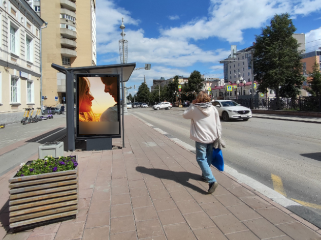 Фотография рекламного носителя, тип: Остановка 1.8x1.2, адрес: Ленина пр-т., д.13б Х Жукова ул., поз.1, Екатеринбург, Свердловская область, Россия. Сторона Б №141291