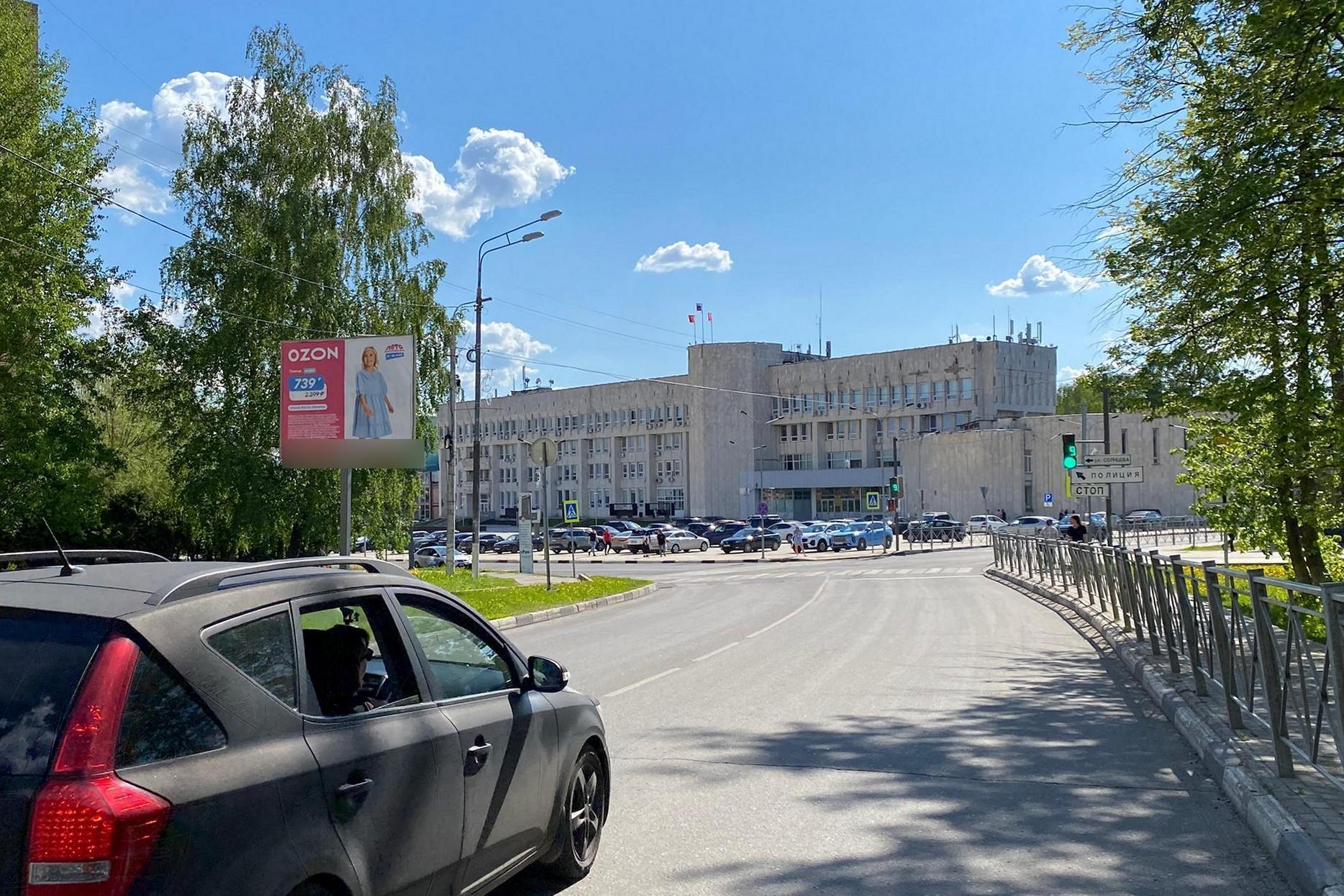 Фотография рекламного носителя, тип: Ситиборд 2.7x3.7, адрес: Солнцева ул., д.24, Руза, Московская область, Россия. Сторона Б №544328