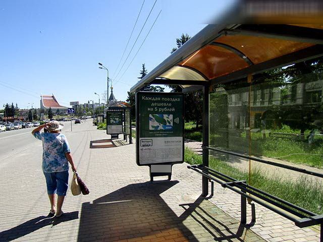 Фотография рекламного носителя, тип: Остановка 1.8x1.2, адрес: Партизанская ул. Х Ленина ул., поз.1, Омск, Омская область, Россия. Сторона А №197650