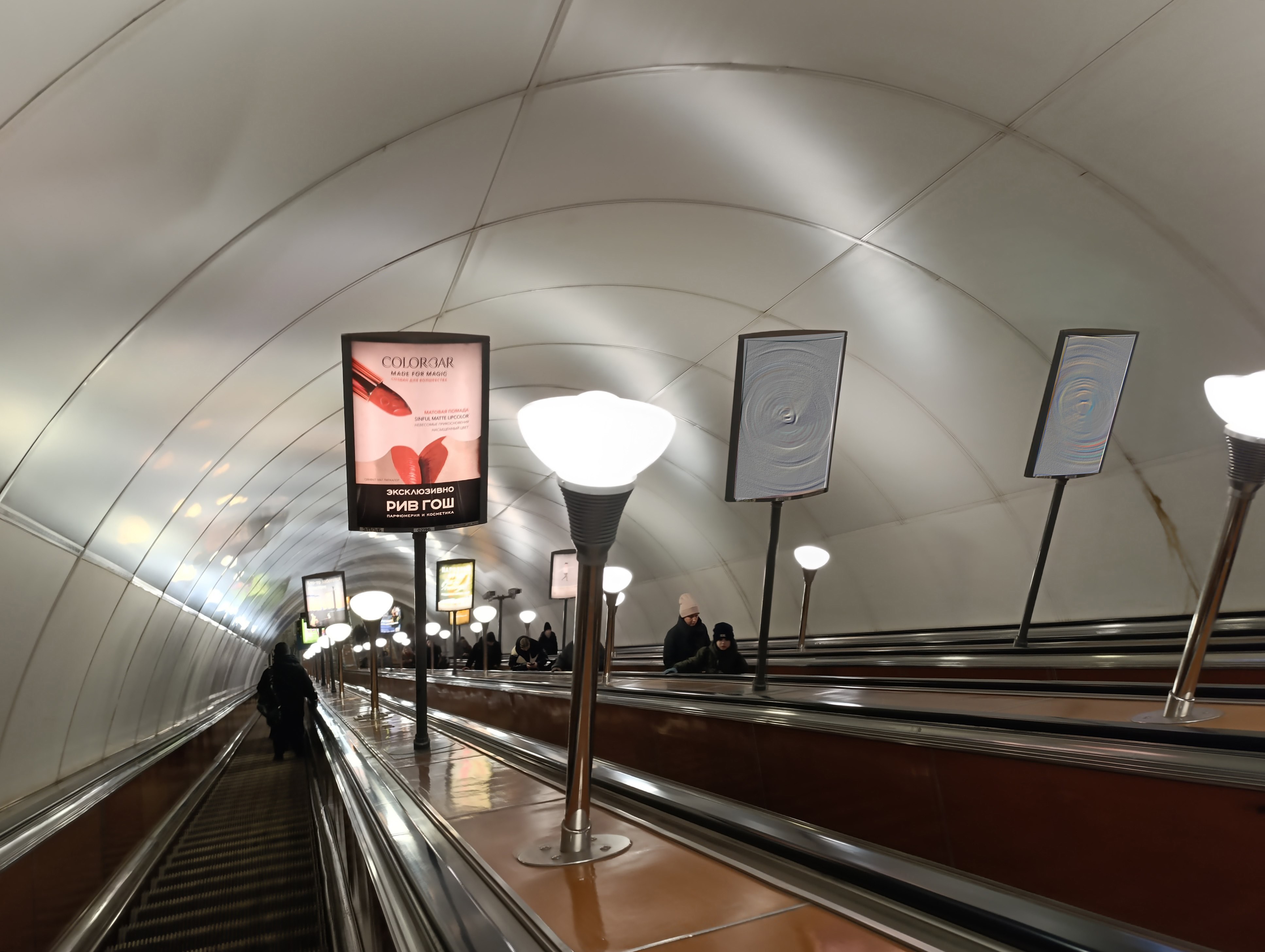 Фотография рекламного носителя, тип: Лайтбокс, адрес: Станция метро «Гостиный двор», линия Невско-Василеостровская, Санкт-Петербург, Россия. Сторона/вариант Б №1605896
