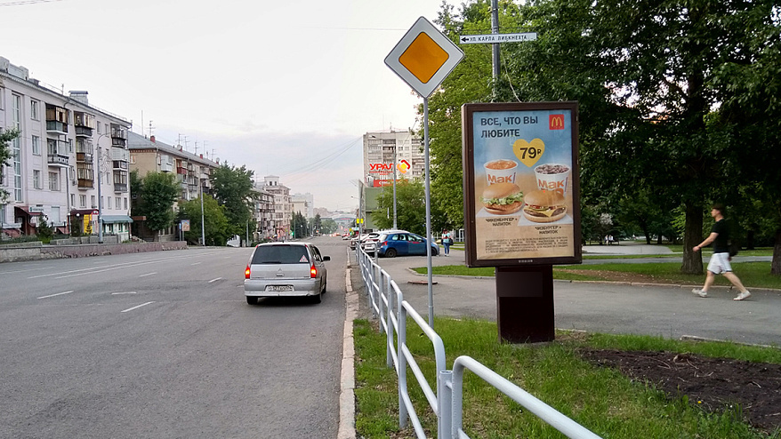 Фотография рекламного носителя, тип: Ситиформат 1.8x1.2, адрес: Красная ул. Х К. Либкнехта ул., Челябинск, Челябинская область, Россия. Сторона А №821182