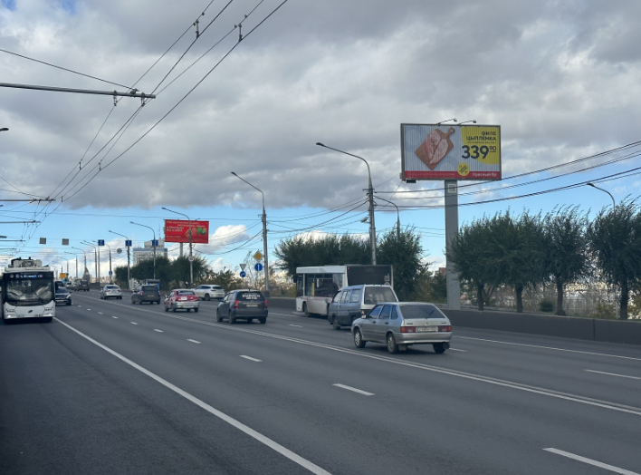 Фотография рекламного носителя, тип: Билборд 3x6, адрес: Коммунальный мост, остров Отдыха, д.10/1, Красноярск, Красноярский край, Россия. Сторона А1-А3 №848120