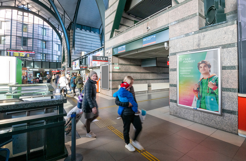 Фотография рекламного носителя, тип: Постер/баннер, адрес: ЖД вокзал «Ладожский», Заневский пр-т., д.73, Санкт-Петербург, Россия. Сторона/вариант А №991147