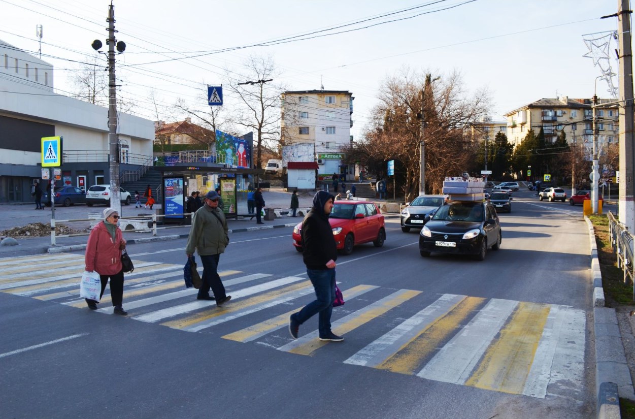 Фотография рекламного носителя, тип: Остановка 1.8x1.2, адрес: Гагарина пр-т., ост. Кинотеатр Россия, поз.2, Севастополь, Россия. Сторона Б1-Б5 №721486