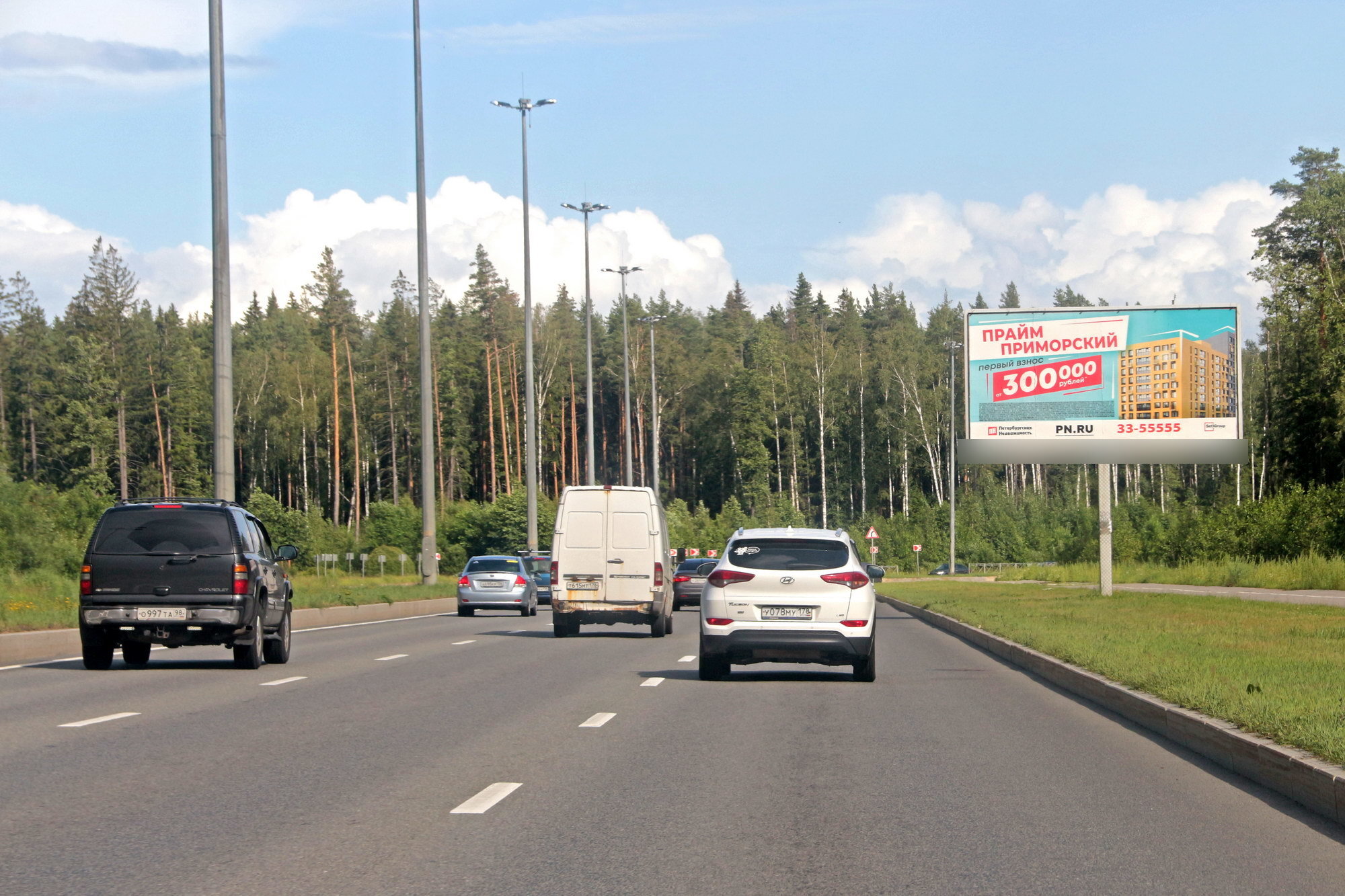 Фотография рекламного носителя, тип: Билборд 3x6, адрес: Парашютная ул., 900м от Комендантского пр-т., Санкт-Петербург, Россия. Сторона А №638397