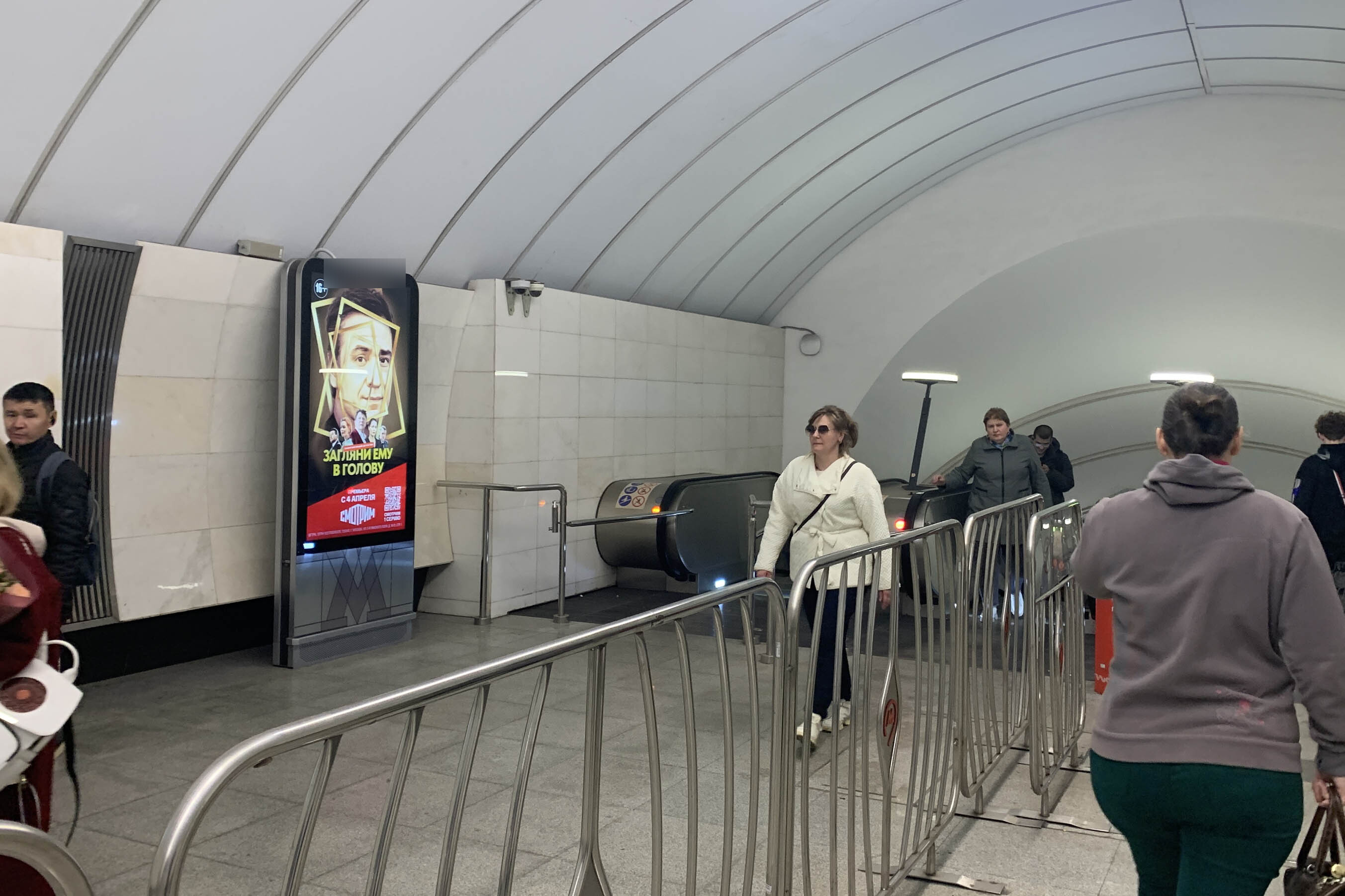 Фотография рекламного носителя, тип: Видеоэкран, адрес: Станция метро «Савеловская», линия Большая кольцевая, Москва, Россия. Сторона/вариант А1 №1423271