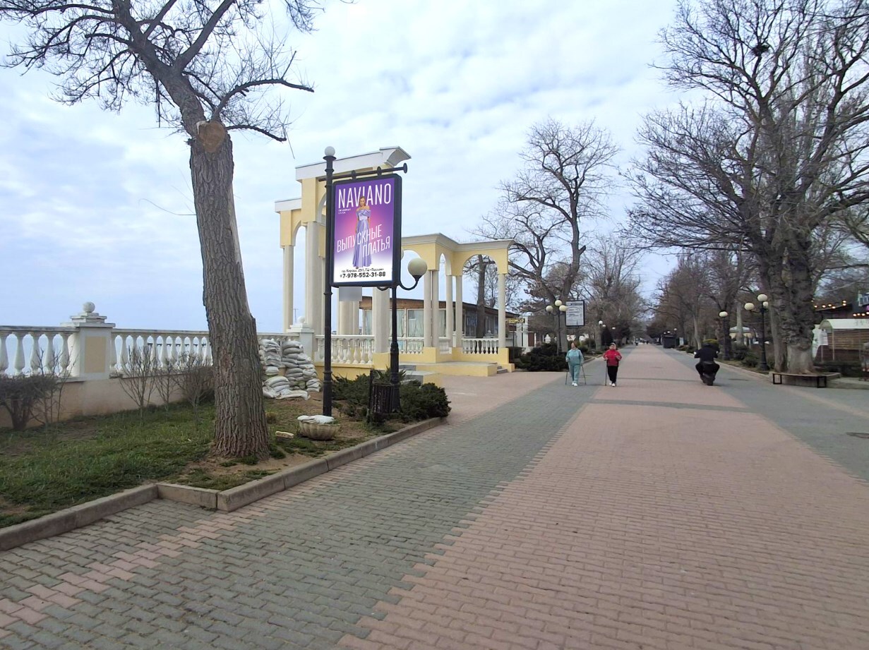 Фотография рекламного носителя, тип: Панель-кронштейн, адрес: Центральная наб. X Горького ул. Х Токарева ул. поз.3, Евпатория, Республика Крым, Россия. Сторона B №1000735