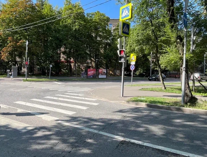 Фотография рекламного носителя, тип: Афиша 1.75x1.8, адрес: Берзарина ул., д.22, ост. "Комбинат бытового обслуживания", стенд 2, Москва, Россия. Сторона A №886537