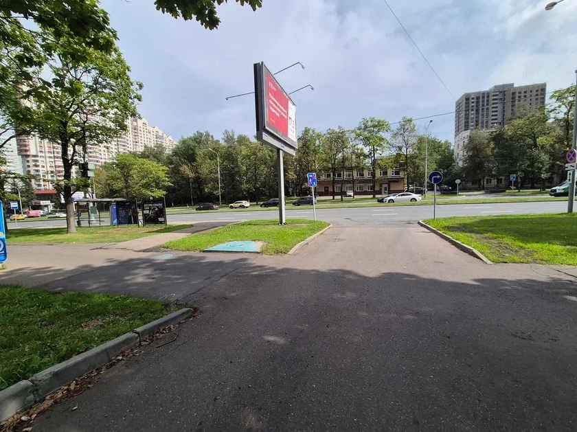 Фотография рекламного носителя, тип: Афиша 1.75x1.8, адрес: Профсоюзная ул., д.46, корп.1, поз.2, стенд 2, Москва, Россия. Сторона B №1382233