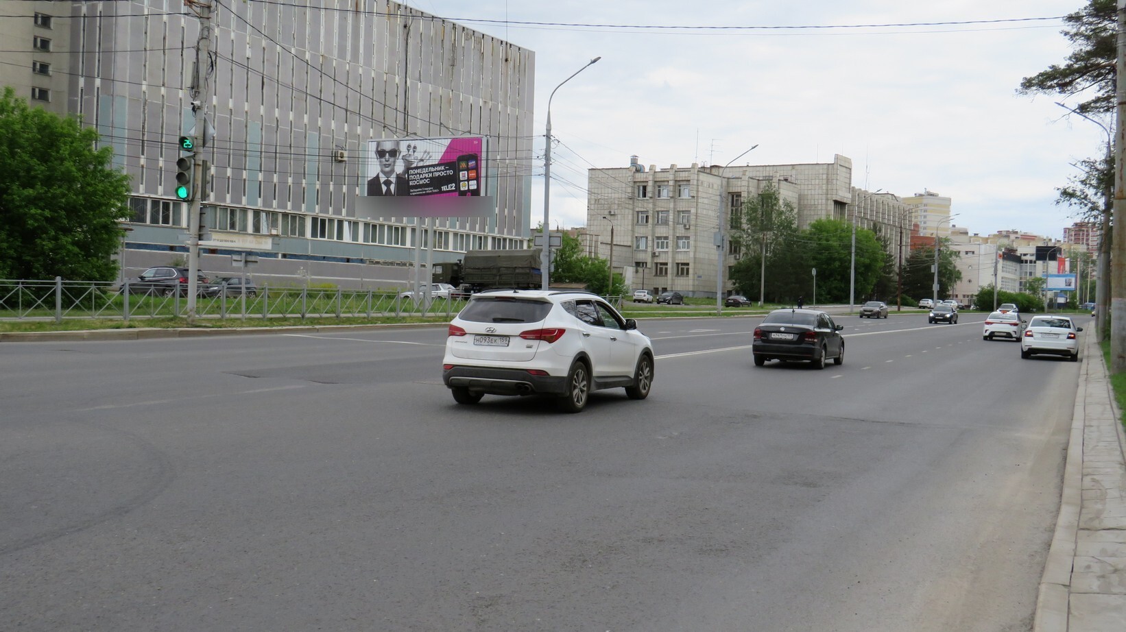 Фотография рекламного носителя, тип: Билборд 3x6, адрес: Подлесная ул., д.45 Х З. Космодемьянской ул., Пермь, Пермский край, Россия. Сторона B1-B3 №758480
