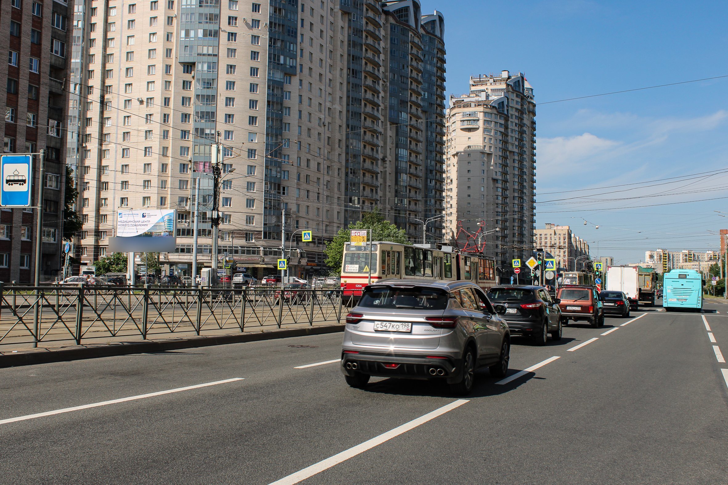 Фотография рекламного носителя, тип: Билборд 3x6, адрес: Луначарского пр-т., д.17 Х Есенина ул., Санкт-Петербург, Россия. Сторона Б №639609