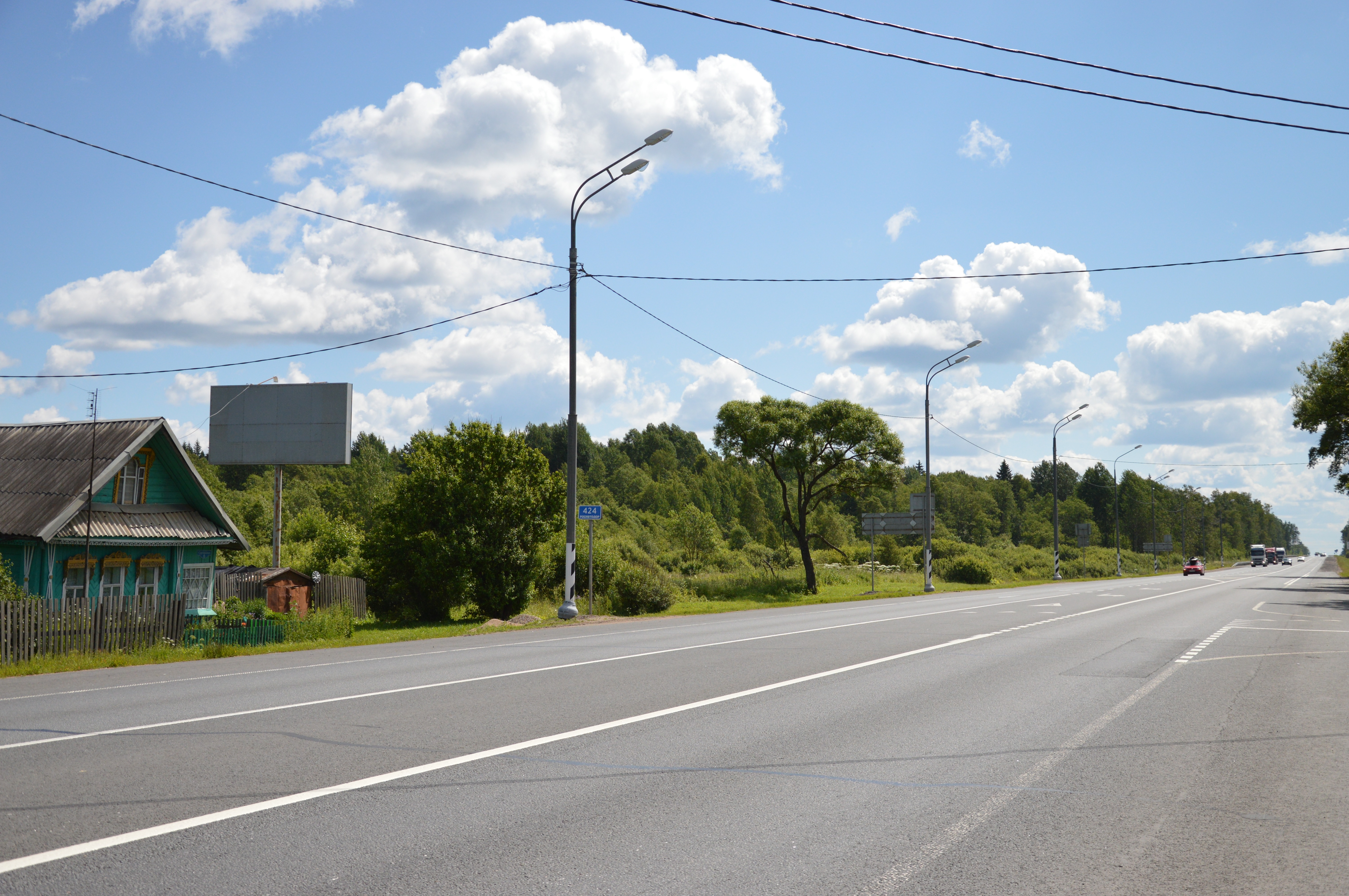 Фотография рекламного носителя, тип: Билборд 3x6, адрес: М-10 а/д., 277 982м, Сергеевское д., д.6, Тверь, Тверская область, Россия. Сторона Б №544874