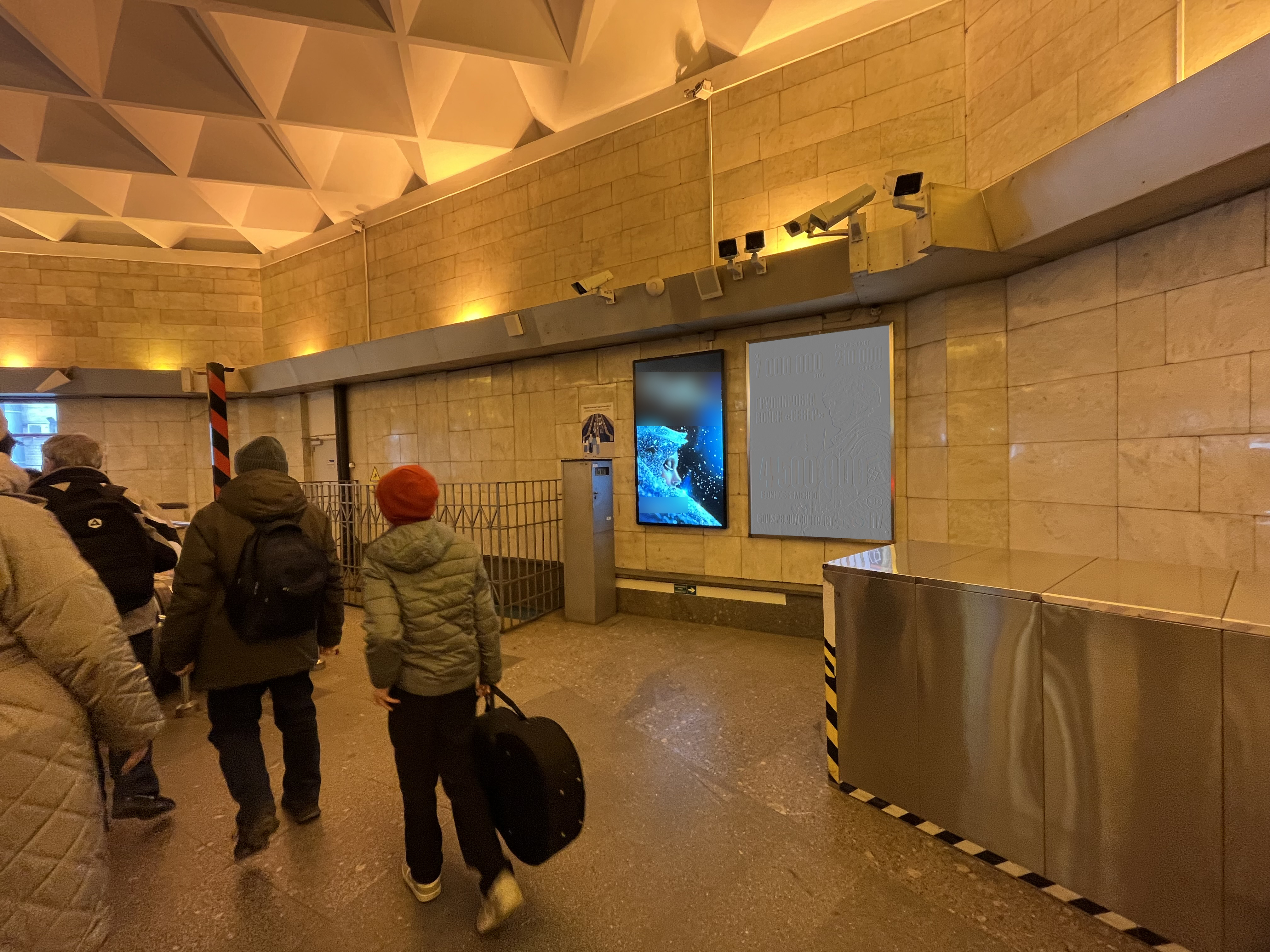 Фотография рекламного носителя, тип: Видеоэкран, адрес: Станция метро «Приморская», линия Невско-Василеостровская, Санкт-Петербург, Россия. Сторона/вариант А №1605825