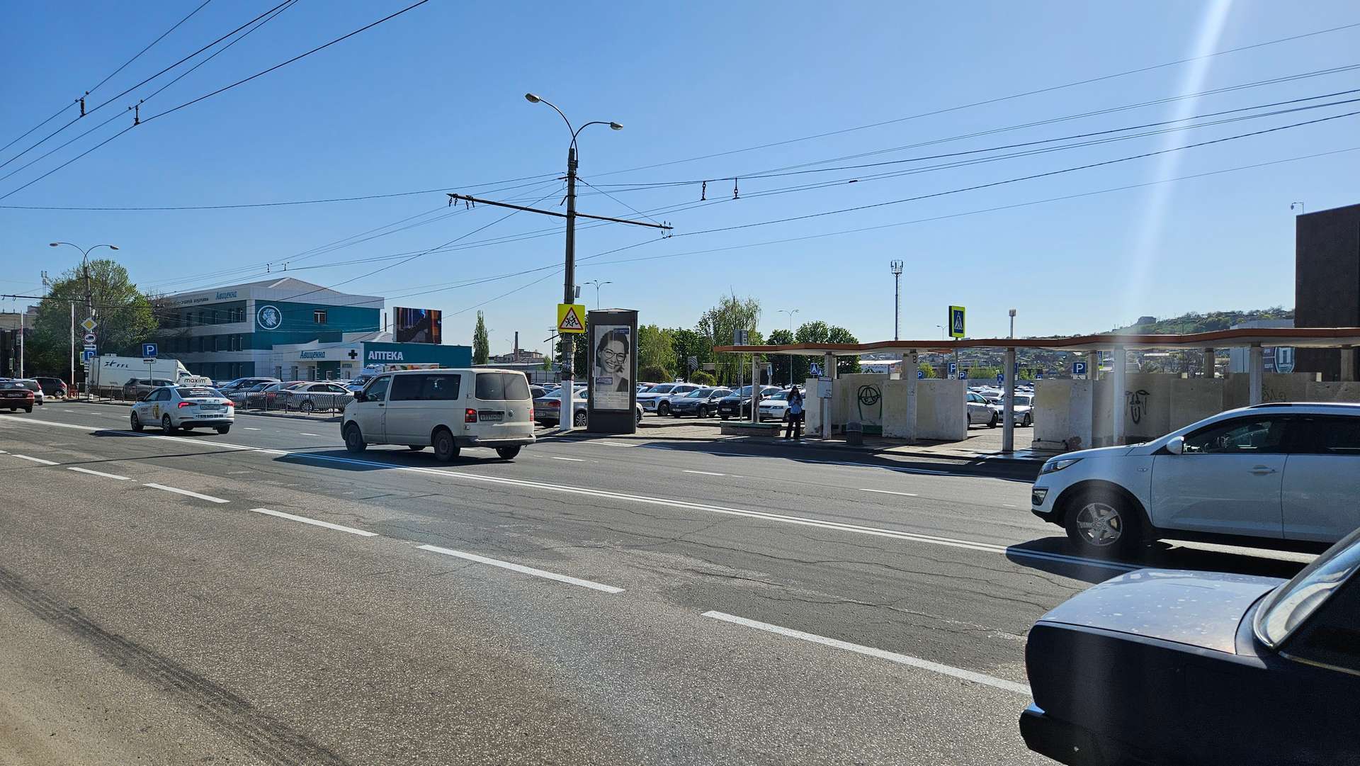 Фотография рекламного носителя, тип: Пиллар 3x1.4, адрес: Объездная, д. 3 (Радиорынок), Симферополь, Республика Крым, Россия. Сторона А №1373789