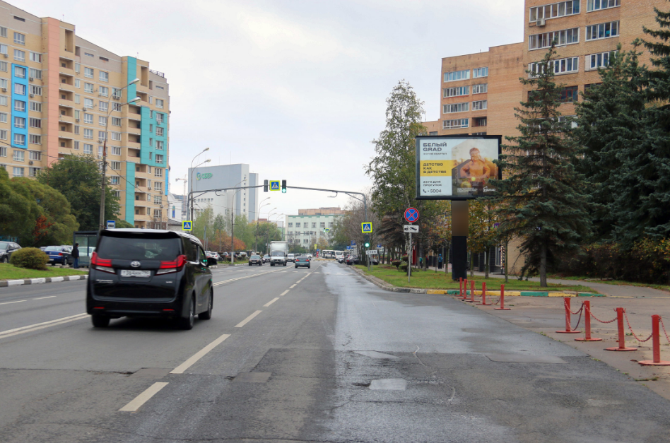 Фотография рекламного носителя, тип: Ситиборд 2.7x3.7, адрес: Комарова ул., д.5, Мытищи, Московская область, Россия. Сторона А №790689