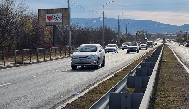 Фотография рекламного носителя, тип: Билборд 3x6, адрес: А/Д "Петропавловск-Камчатский-морской порт. Автомобильный подъезд до аэропорта от г. Петропавловск-Камчатский", км 12+500м, справа, в 6м от края дорог, Петропавловск-Камчатский, Камчатский край, Россия. Сторона Б №1370875