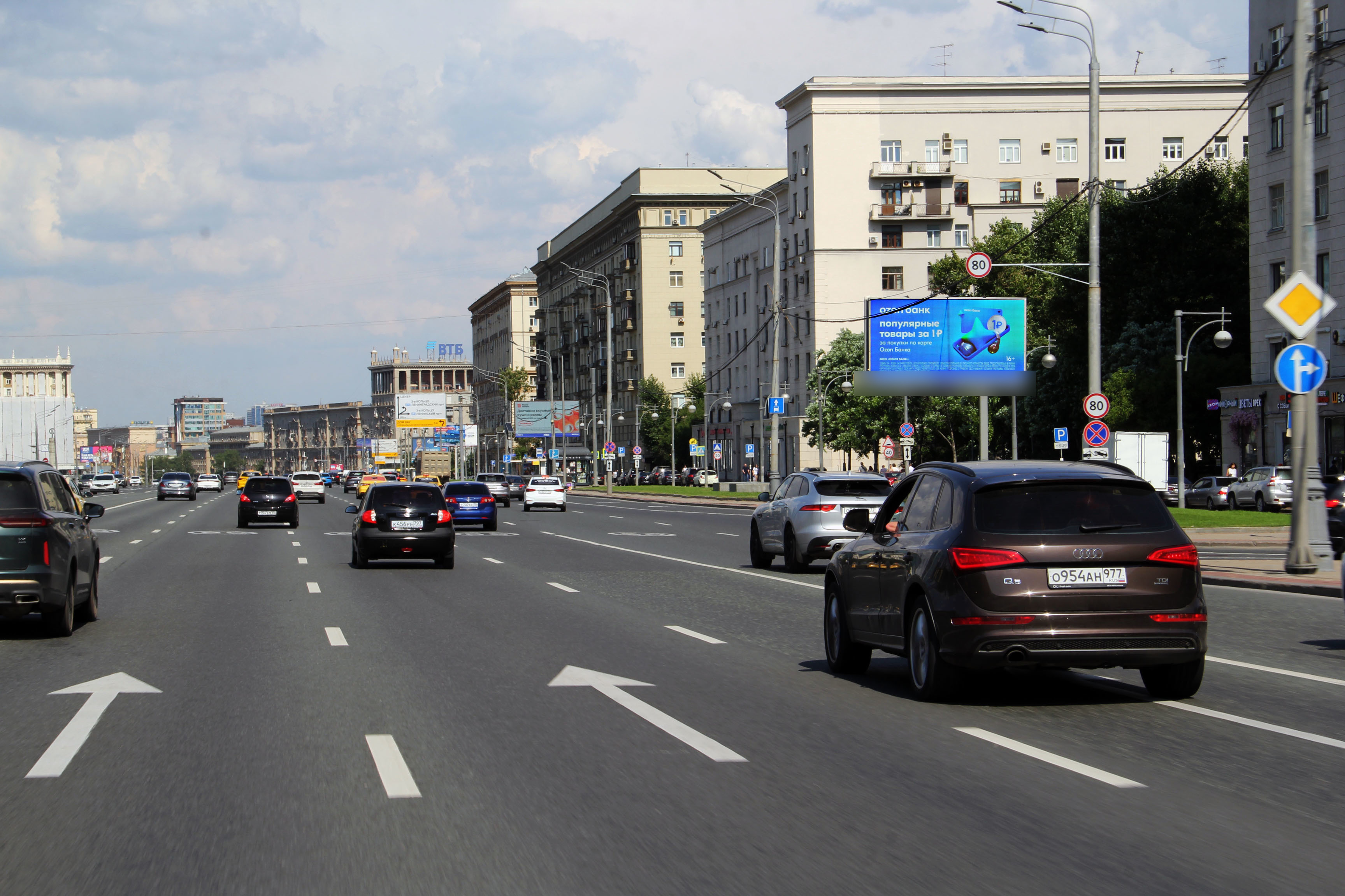 Фотография рекламного носителя, тип: Билборд 3x6, адрес: Кутузовский пр-т., д.45, Москва, Россия. Сторона А1 №80826
